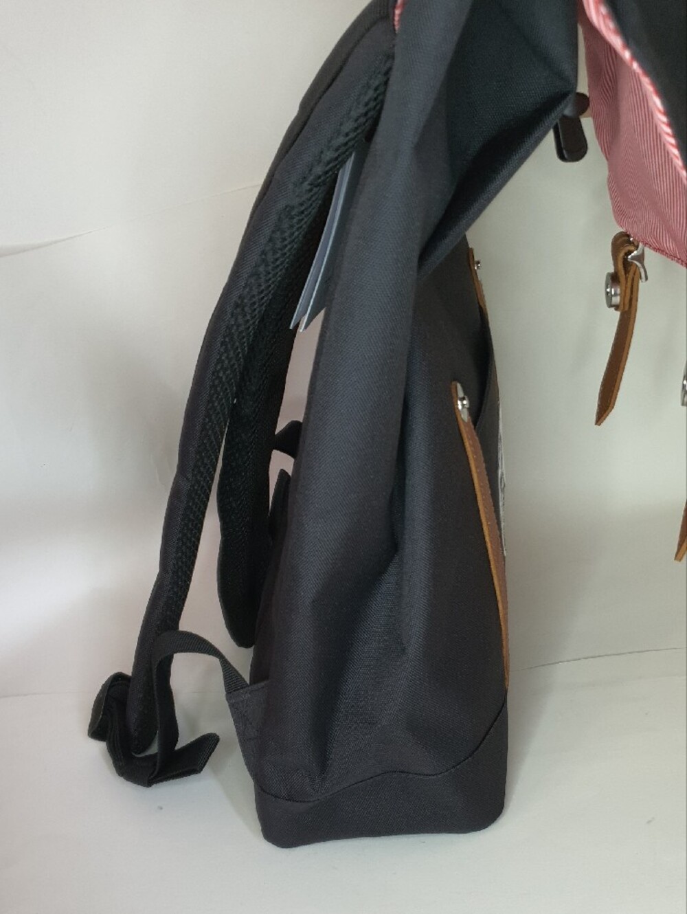 Herschel Supply Co. Retreat Backpack NWT - Picture 3 of 7